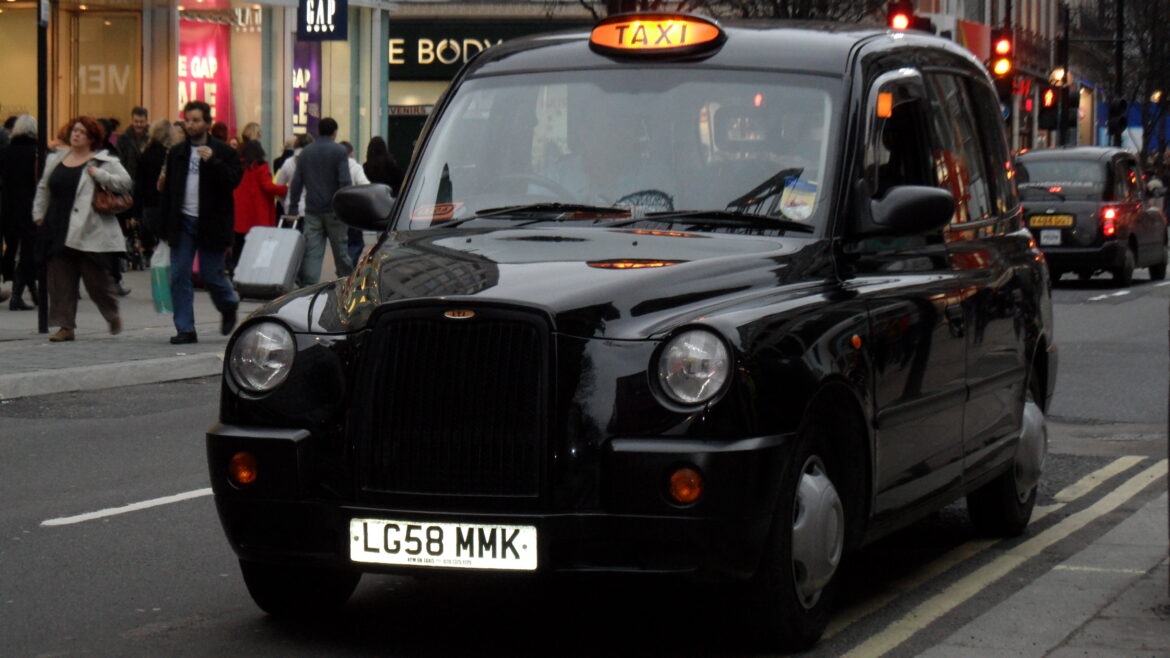 Taxis-on-Oxford-Street_by_aimee-rivers